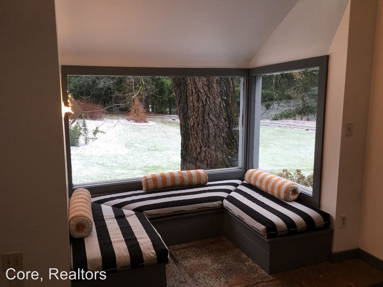 1310 SW Taylors Ferry Rd - Photo 3 of 11