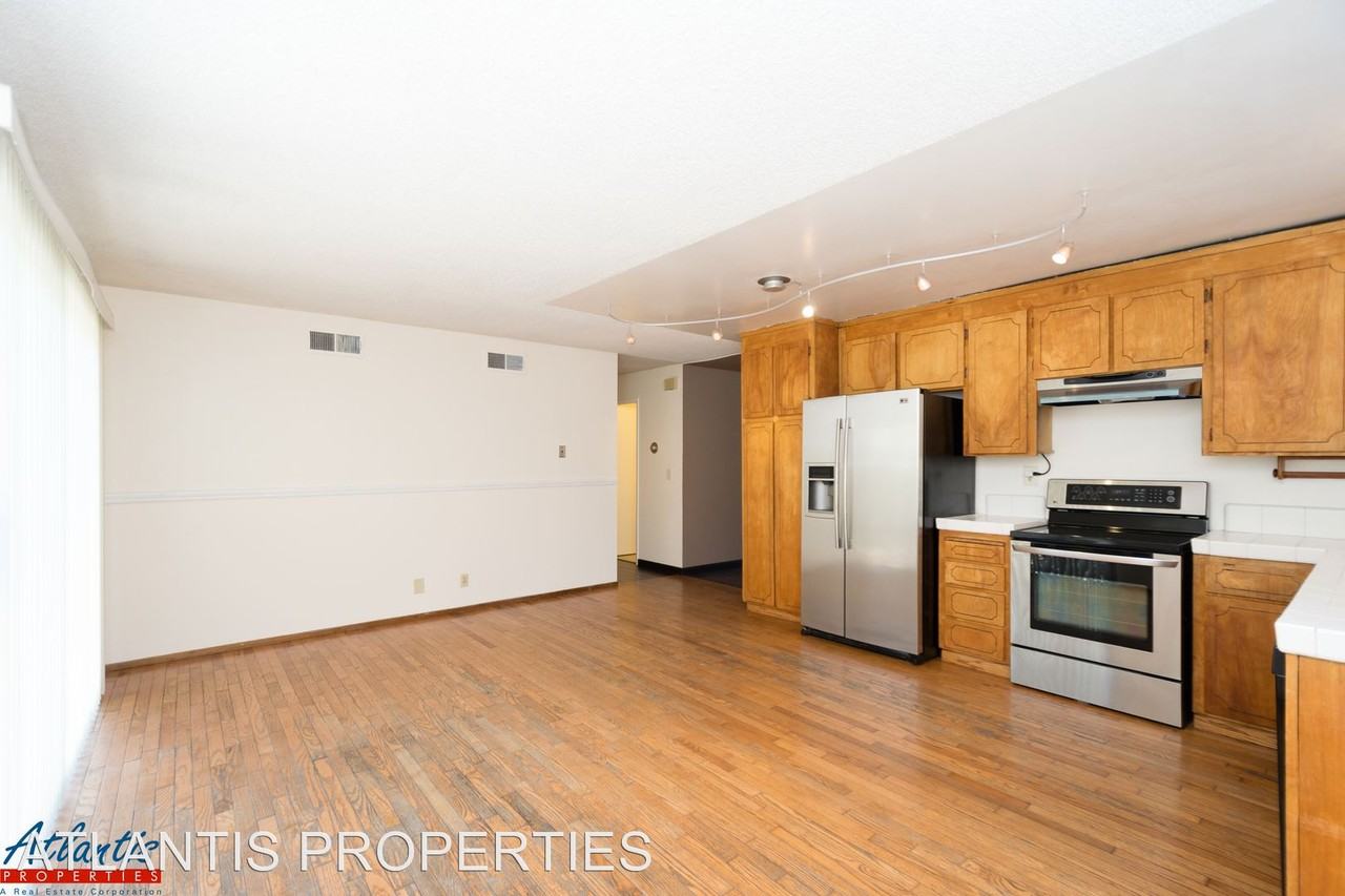 262 Bluefield Dr - Photo 3 of 20