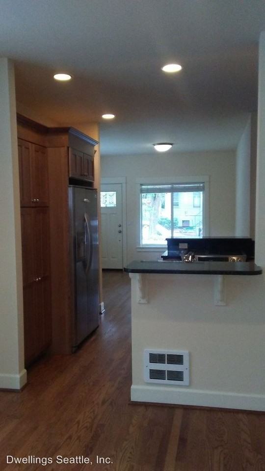 2820 E Spring St - Photo 3 of 20