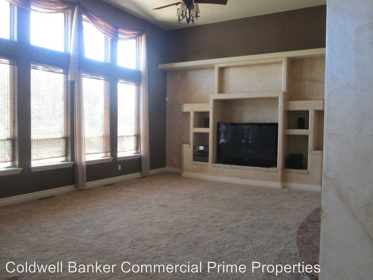 691 Curecanti Cir - Photo 2 of 6