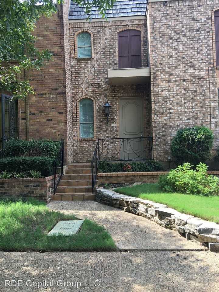 1431 Berkeley Ln - Photo 2 of 23