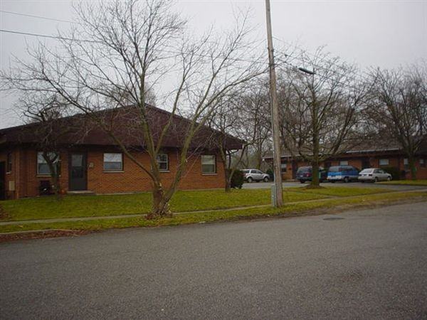 1524 Henson Ave - Photo 2 of 10