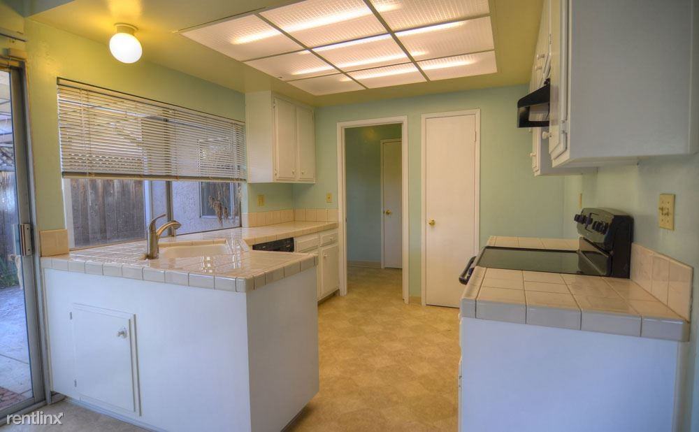 1070 Robbia Dr - Photo 2 of 10