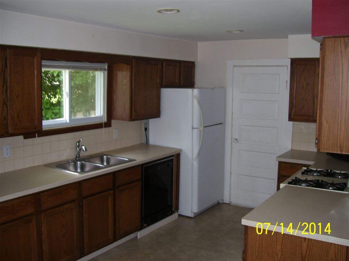 208 Alma St - Photo 3 of 8