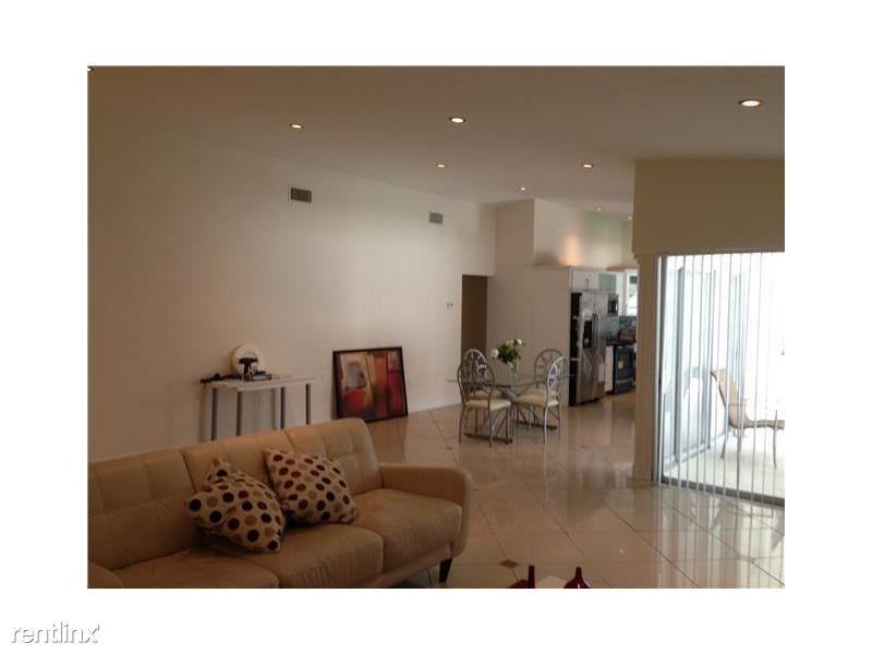 2200 NE 192 St - Photo 3 of 4