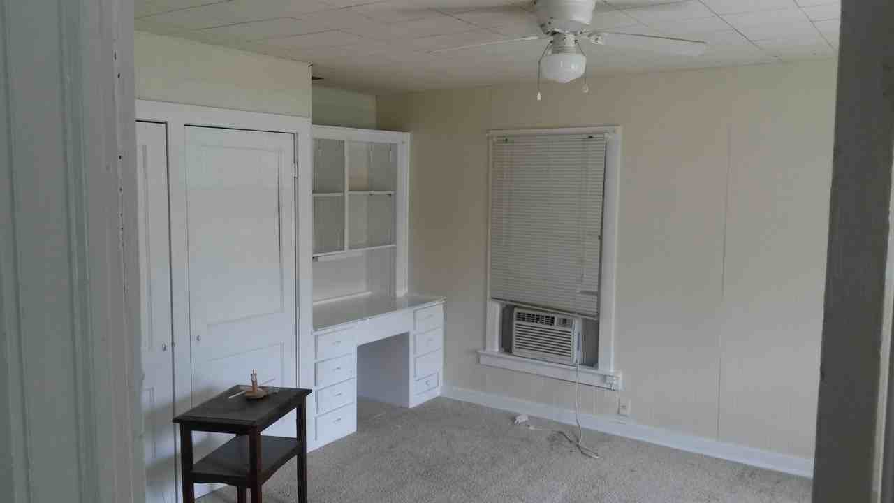 240 W Sessom Dr - Photo 3 of 14