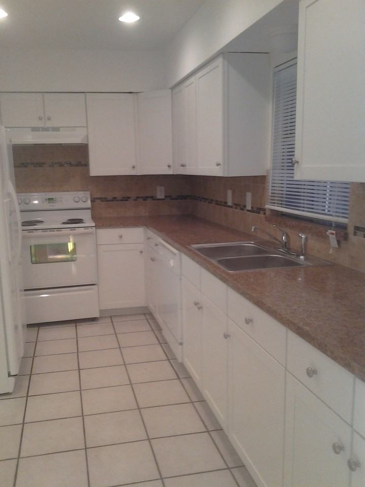 2092 Cedarwood St - Photo 2 of 9