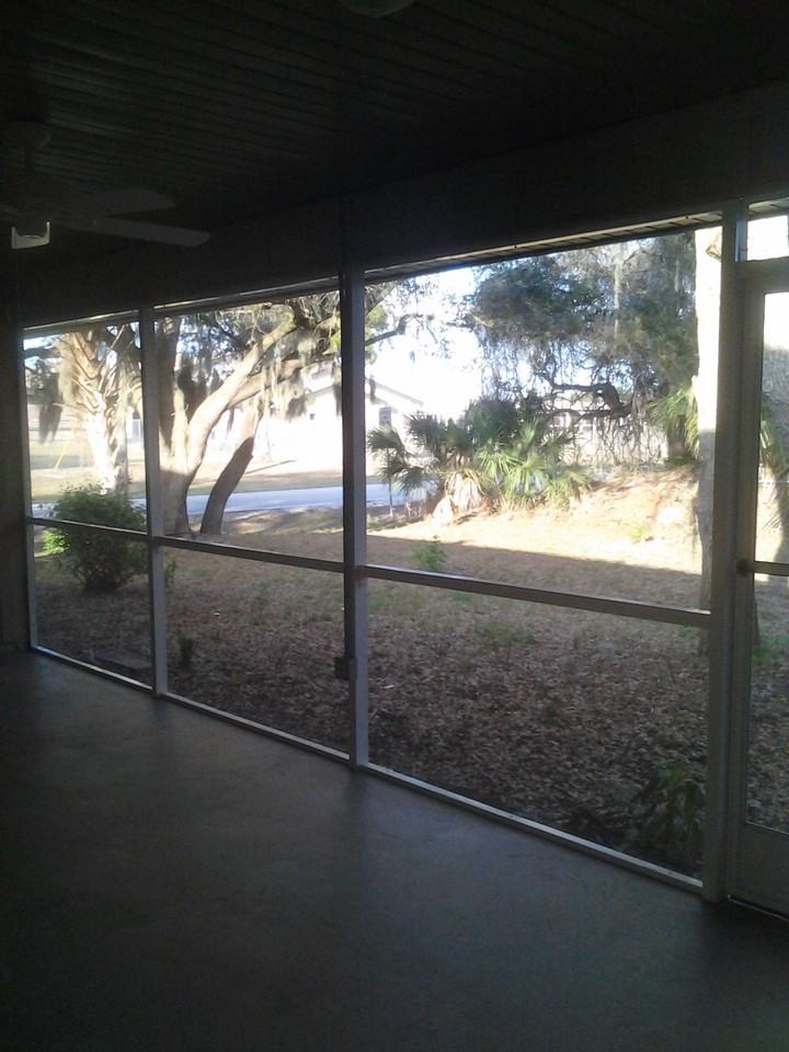 2092 Cedarwood St - Photo 3 of 9