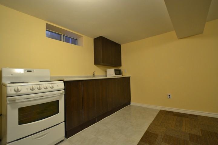 1122A Avenue Road - Photo 3 of 6