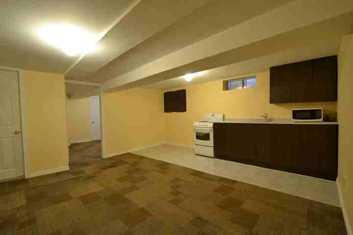 1122A Avenue Road - Photo 2 of 6