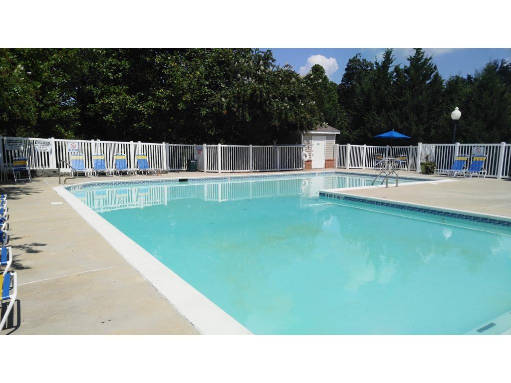 Ivy Walk Apartments - Photo 3 of 19