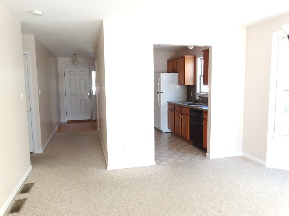 110 Bridle Path - Photo 3 of 27