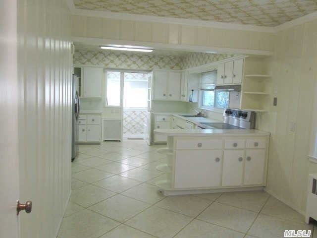 27 Somerset Dr S - Photo 2 of 11