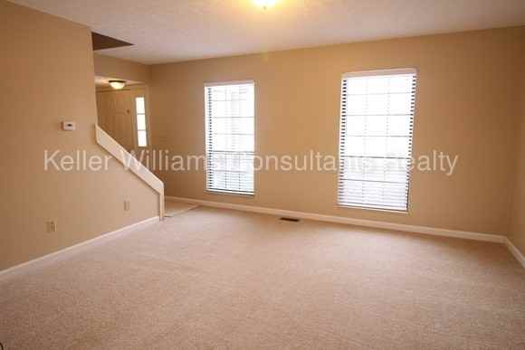 1029 Discovery Dr - Photo 3 of 17