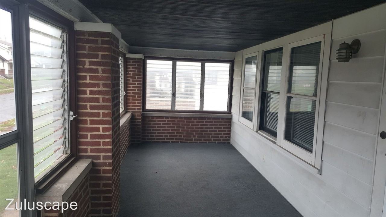 846 N Bradley Ave - Photo 2 of 11