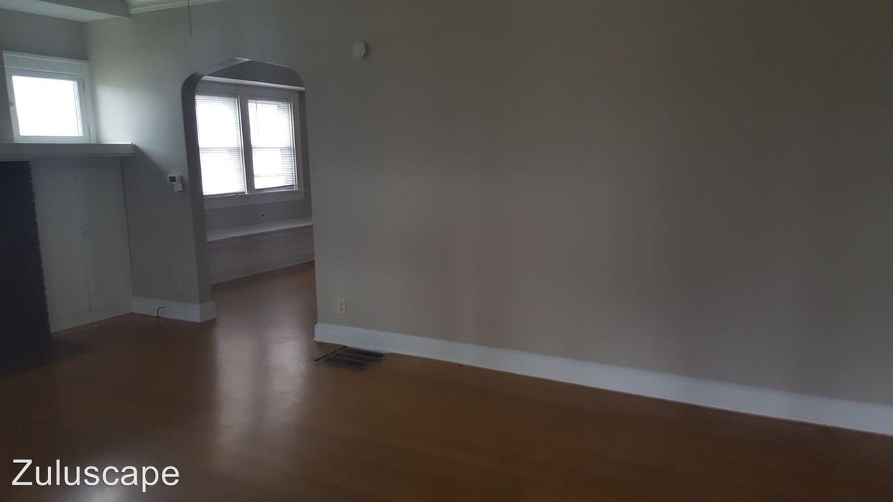 846 N Bradley Ave - Photo 3 of 11