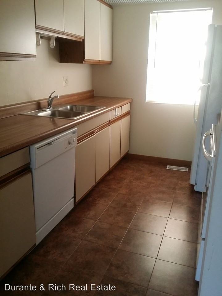 2031 University Dr - Photo 2 of 11