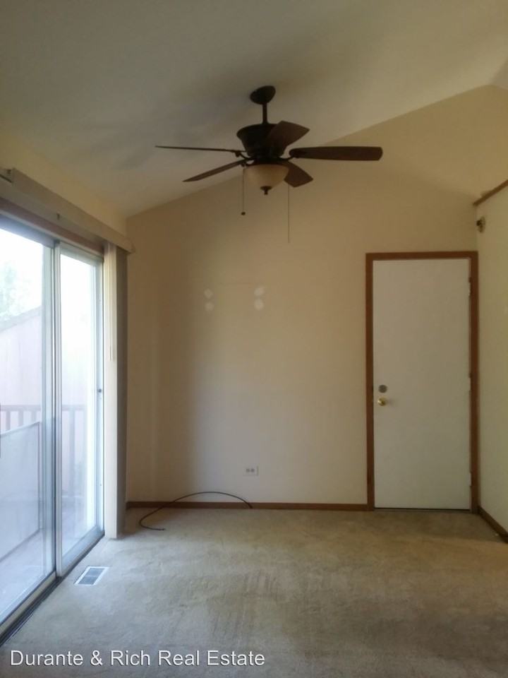 2031 University Dr - Photo 3 of 11