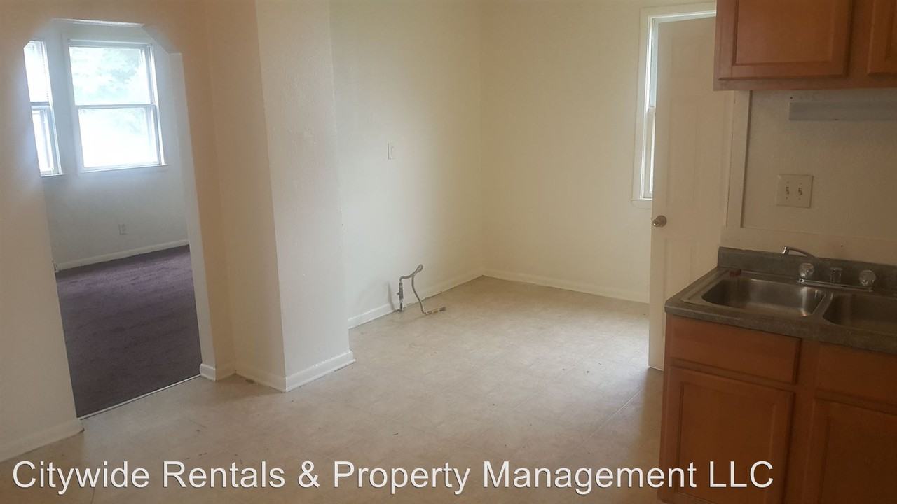 604 W Rogers St - Photo 2 of 5