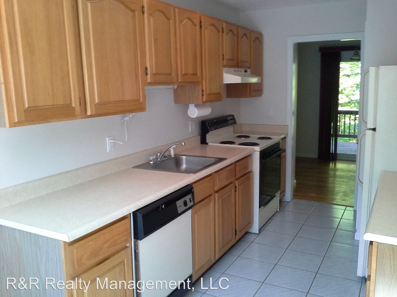 223 Heritage Dr - Photo 2 of 10