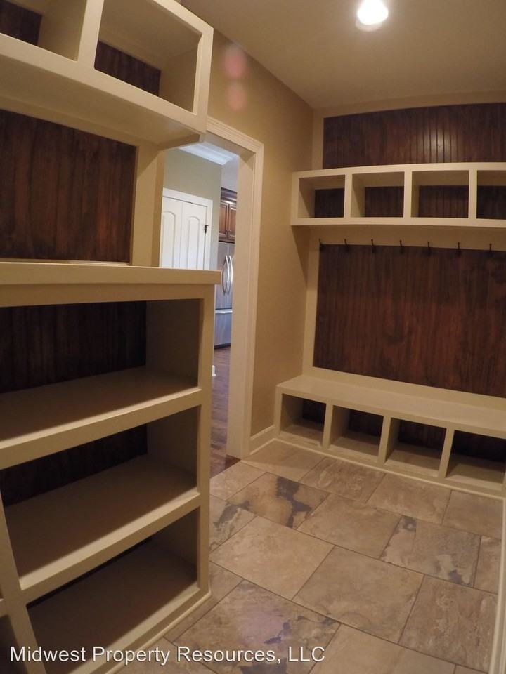 4401 NE Courtney Dr - Photo 2 of 30