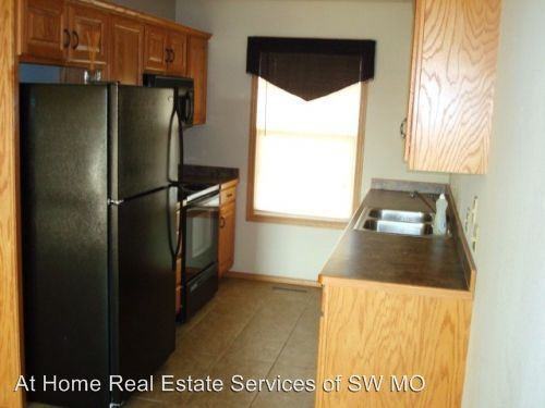 1133 N Westwood Ave - Photo 2 of 7