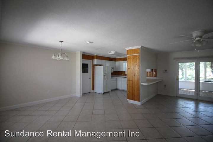 632 Merioneth Dr NE - Photo 3 of 17