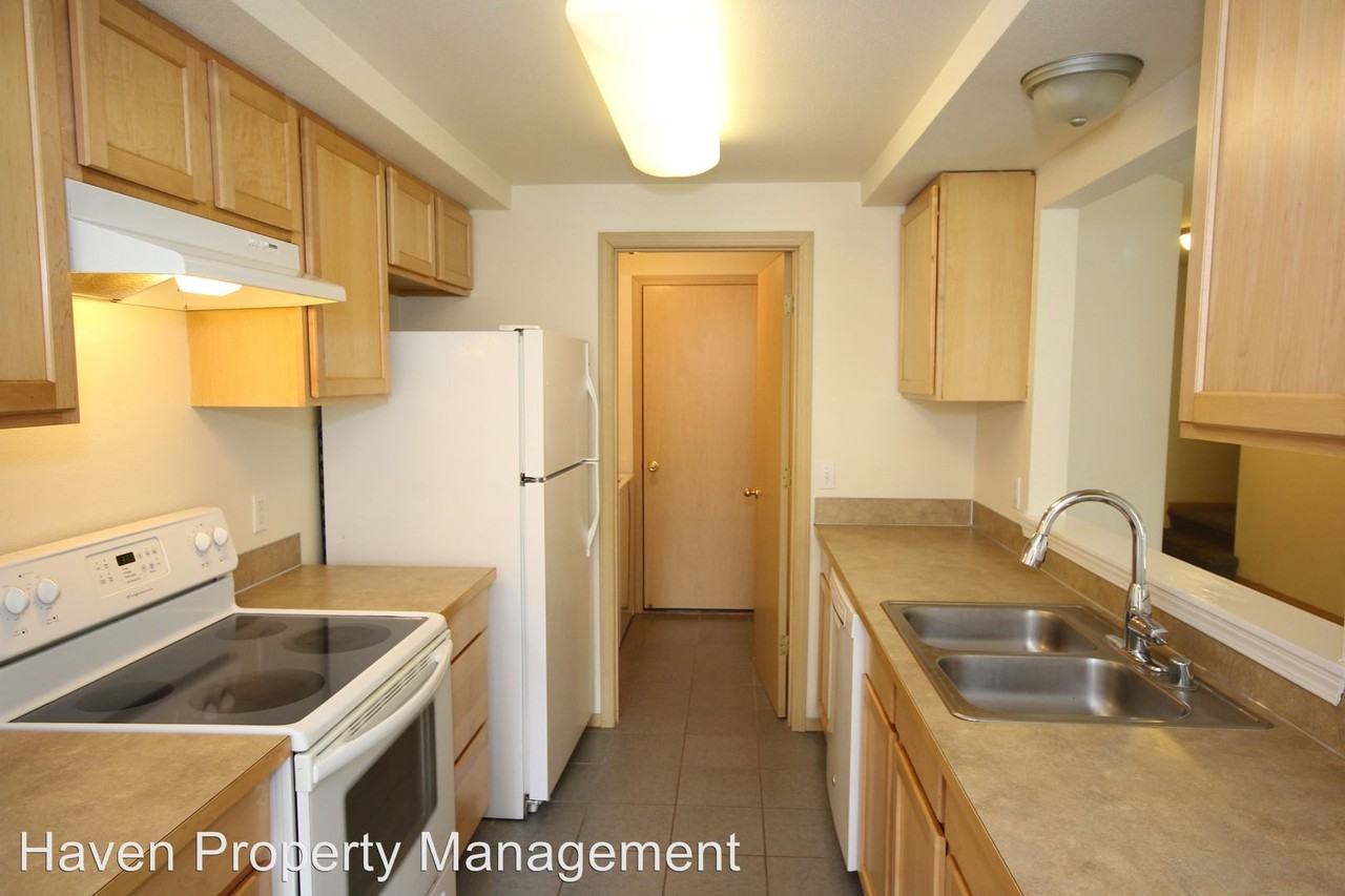 895 Queens St - Photo 2 of 7