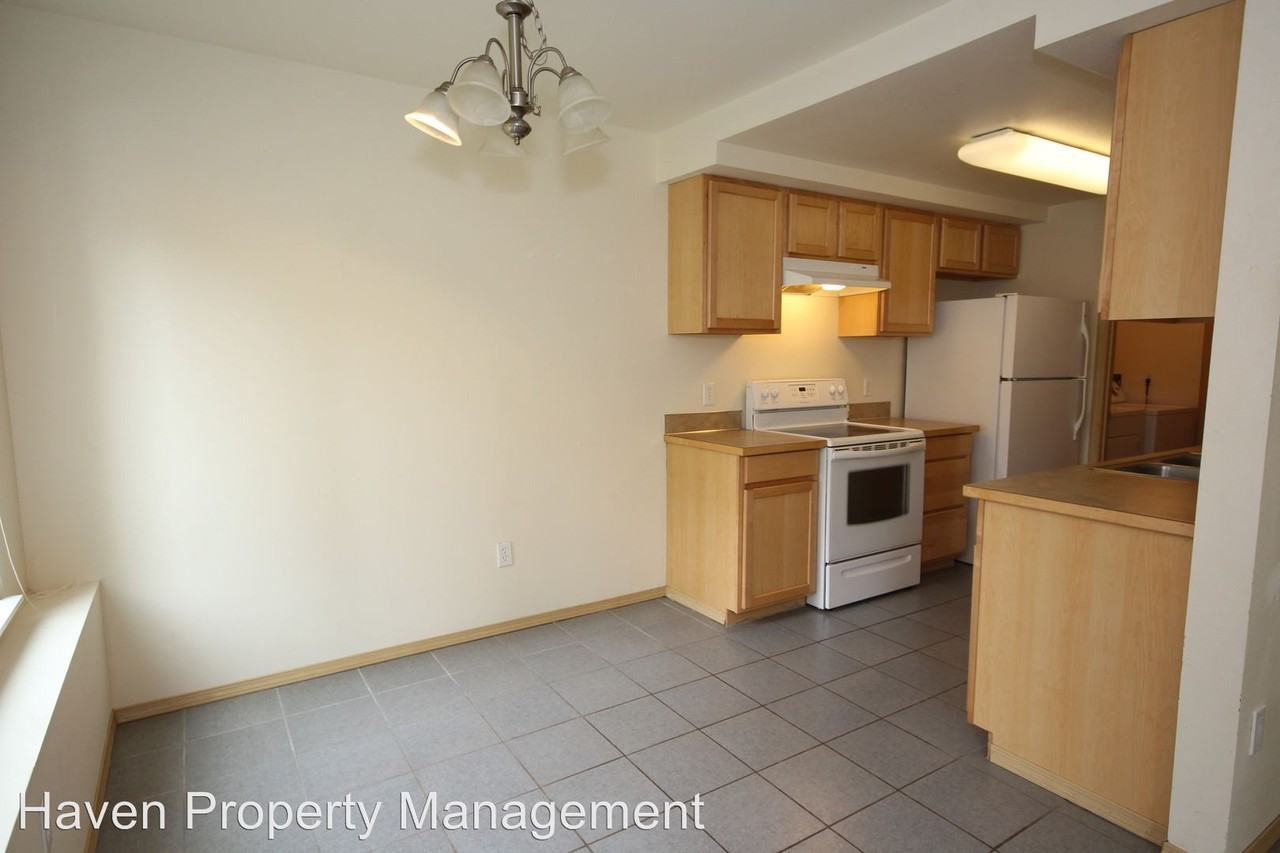 895 Queens St - Photo 3 of 7