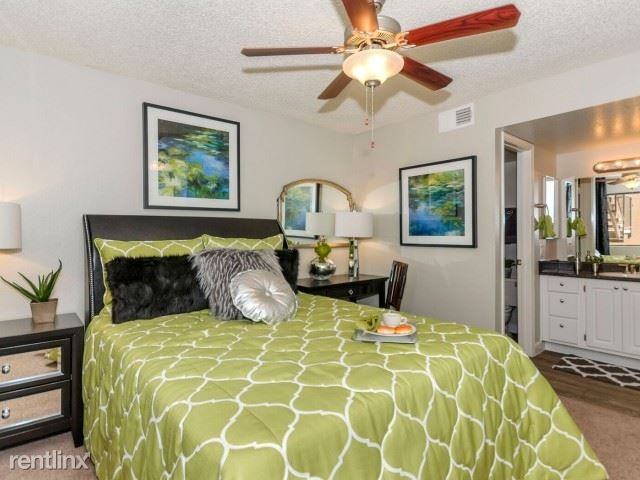 Between Elliot and Warner - Photo 2 of 6