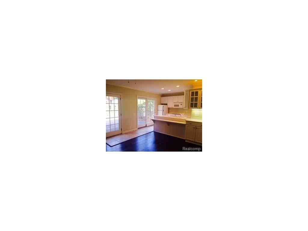 491 Townsend St - Photo 3 of 10