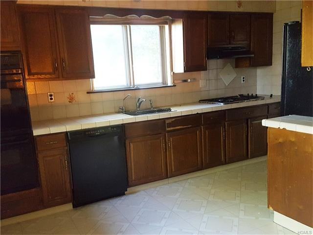 115 Smith Hill Rd - Photo 2 of 16