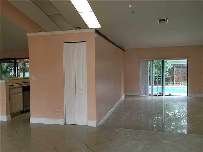 7377 NW 48th St - Photo 3 of 8