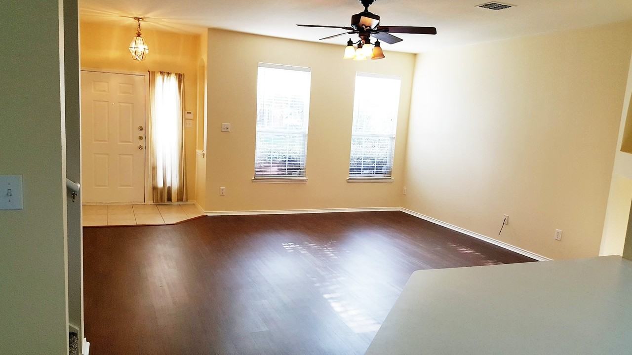 10217 Pear St - Photo 3 of 23