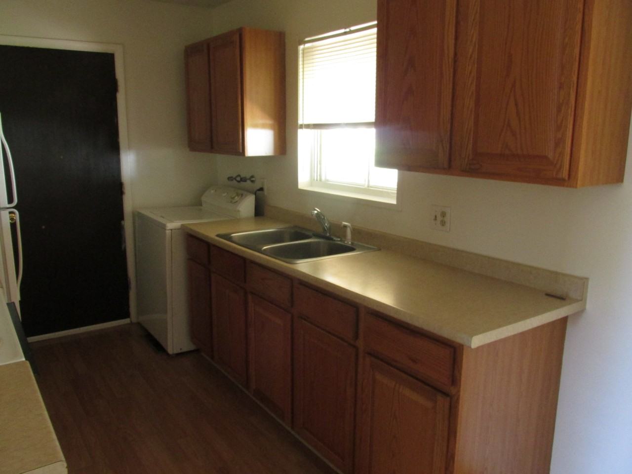 3511 Canterbury Ln - Photo 2 of 6