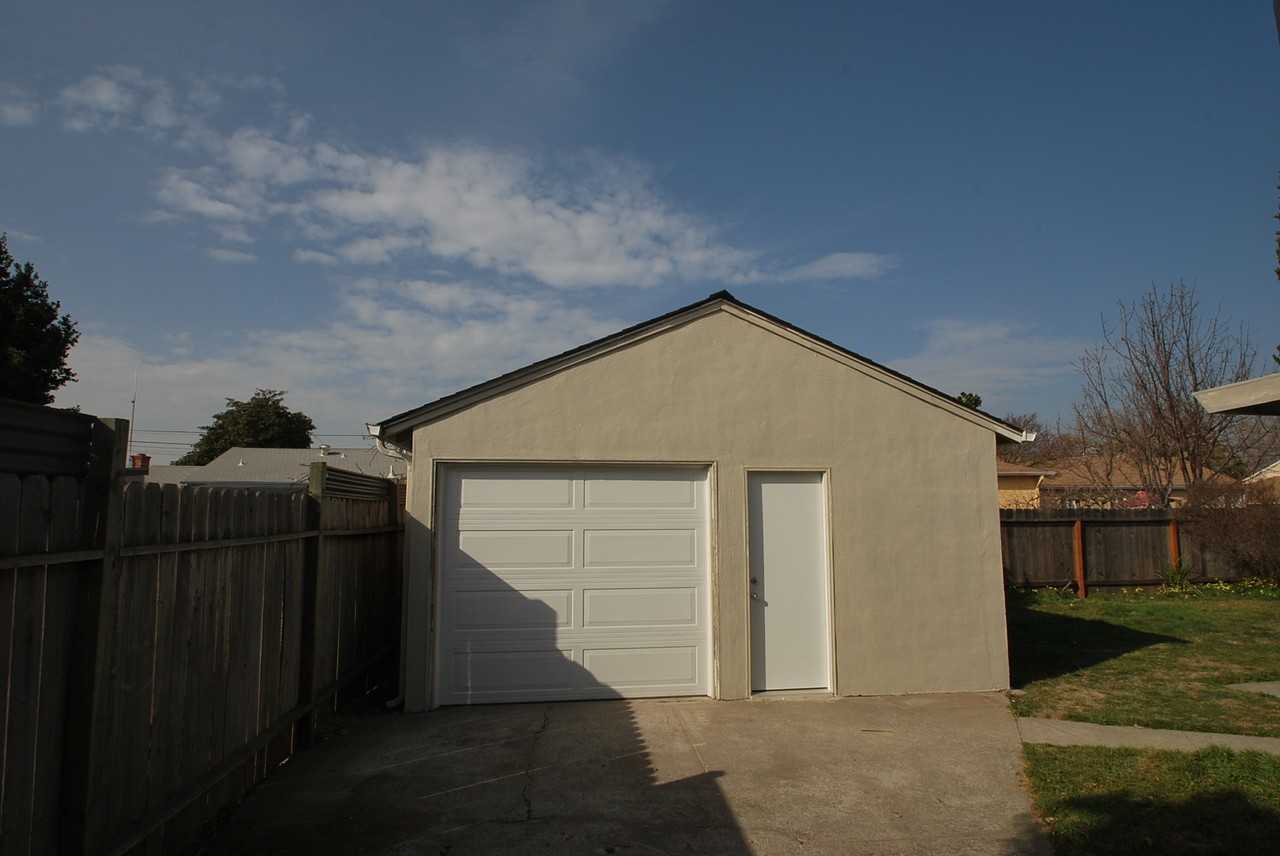 1637 139th Ave - Photo 2 of 12