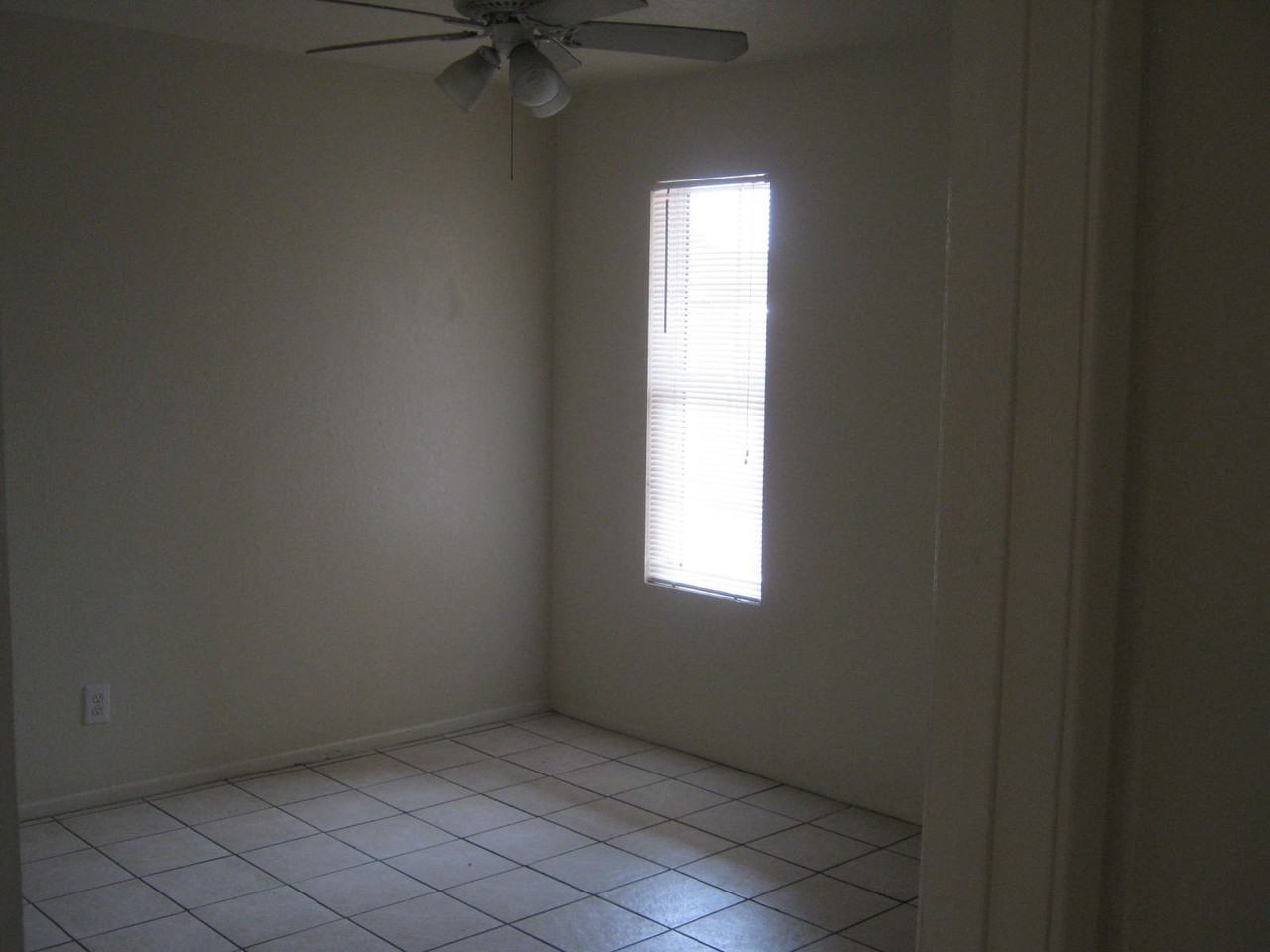 941 W 8th Pl - Photo 3 of 6