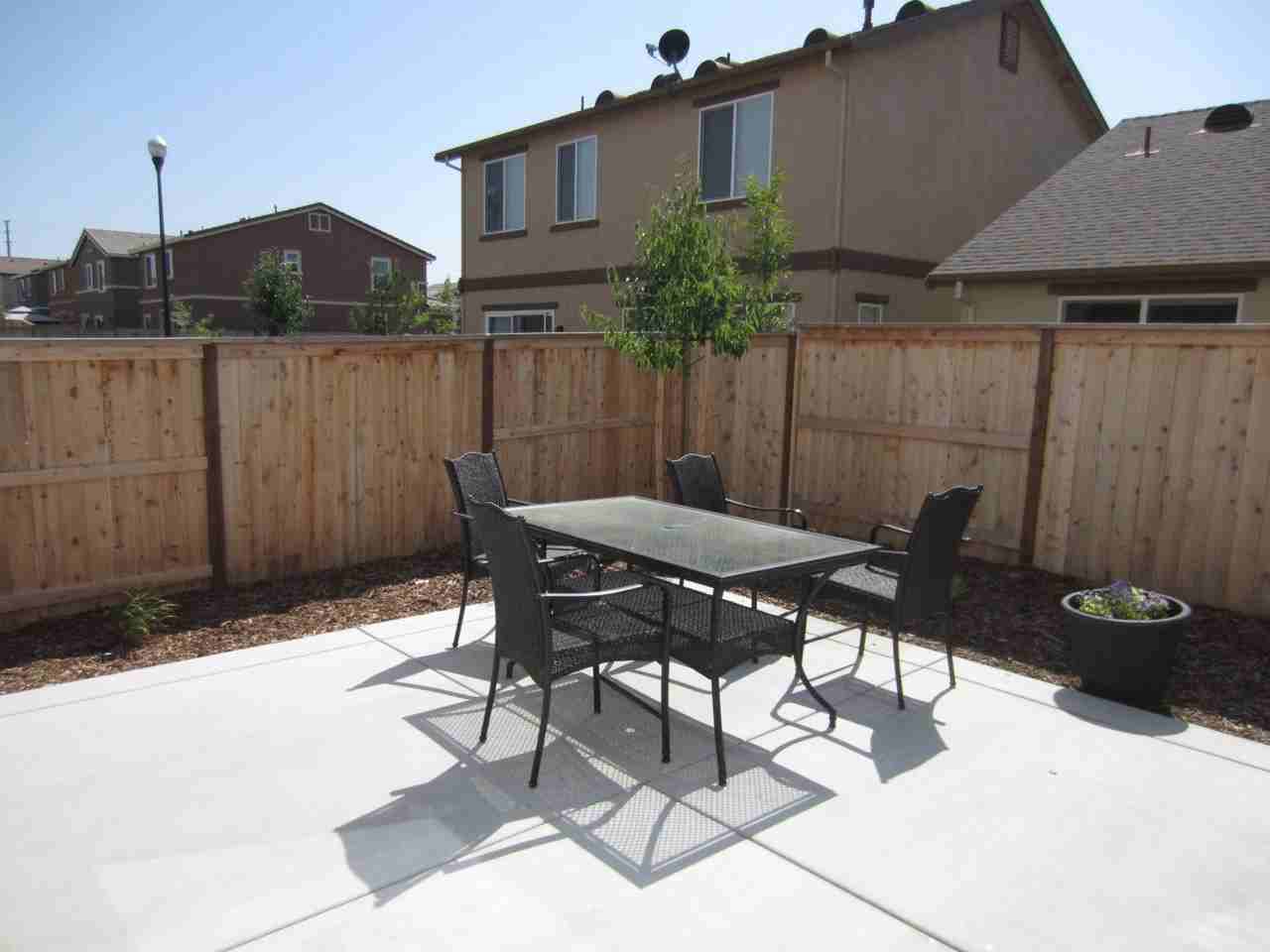 1904 Ellesmere Loop - Photo 2 of 10