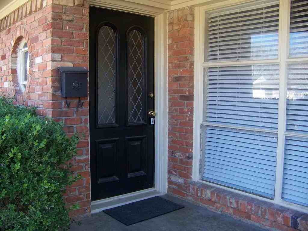 10304 Lanshire Dr - Photo 2 of 15