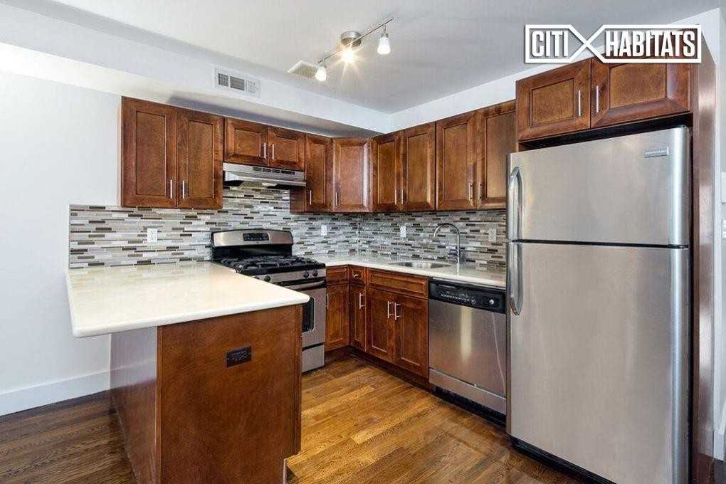 834 Hicks St 1 - Photo 2 of 10