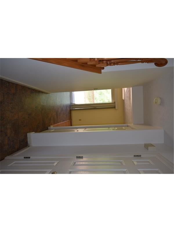 109 Pine Creek Dr - Photo 2 of 15