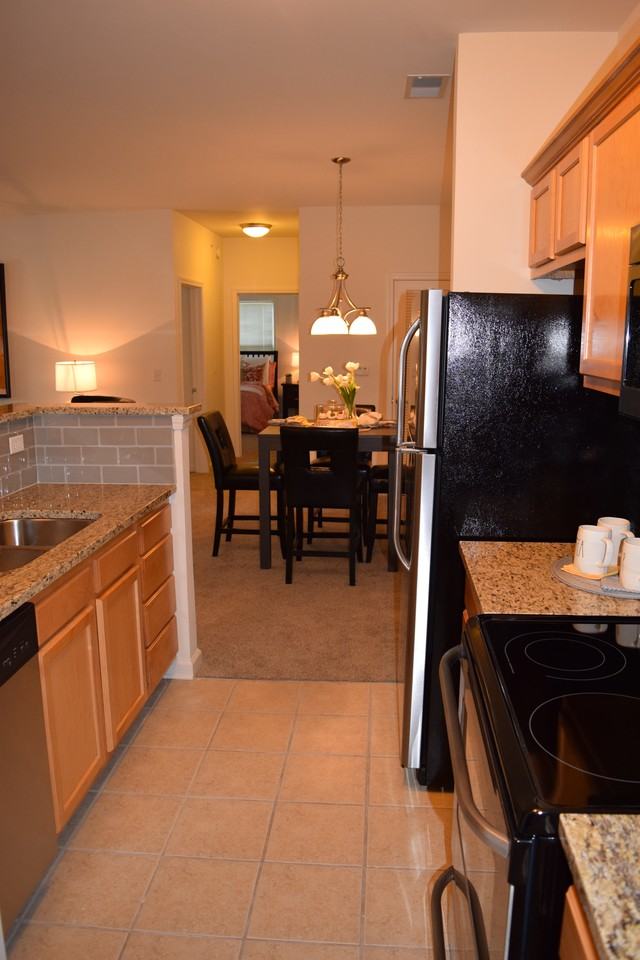 Brighton 3050 Apartments - Photo 3 of 23