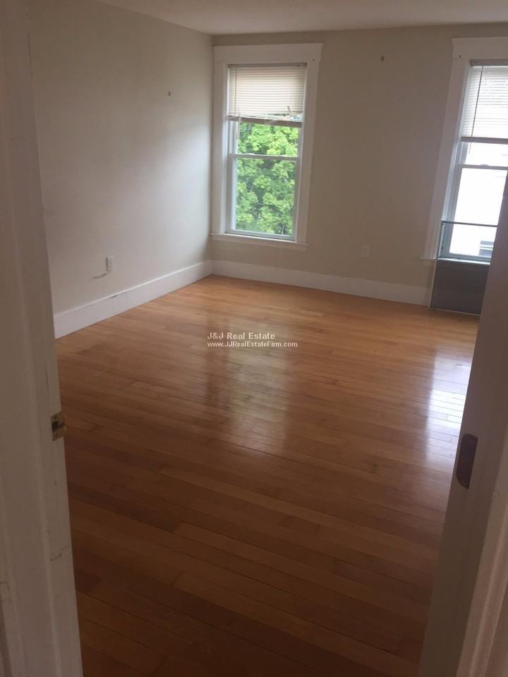 10 Pratt St 3 - Photo 2 of 6