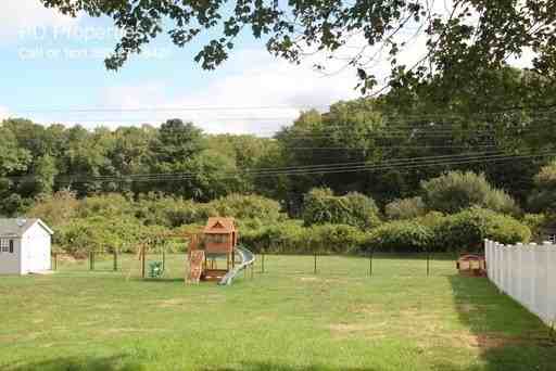 40 McIntosh Ave #A - Photo 3 of 25