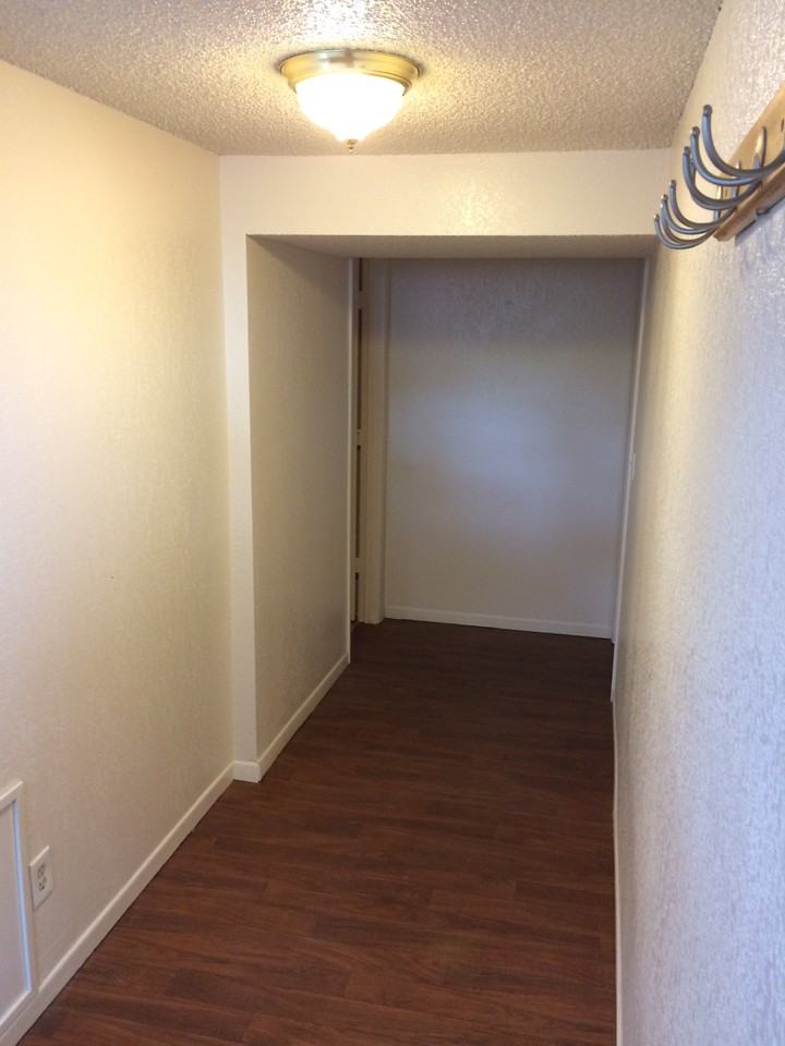 516 Avenue E #2 - Photo 3 of 6