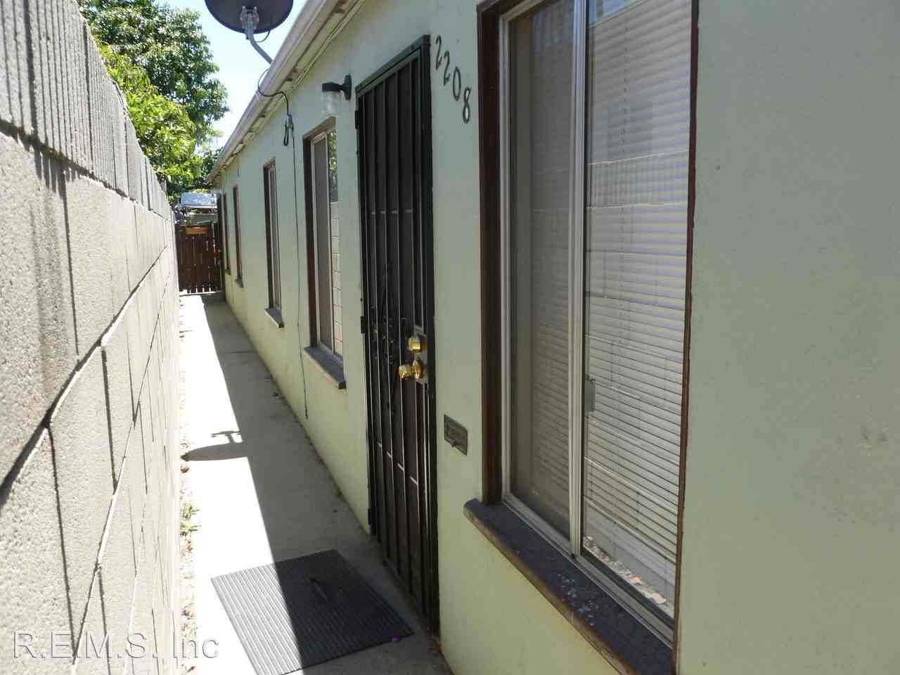 2210 W Cameron St - Photo 2 of 9
