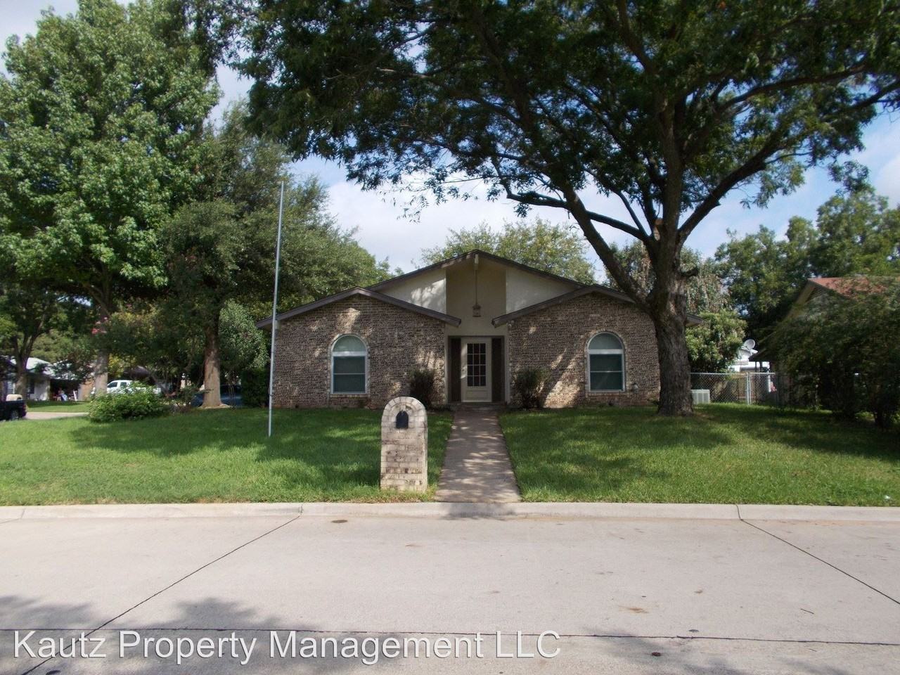 818 Hummingbird Ln - Photo 2 of 17