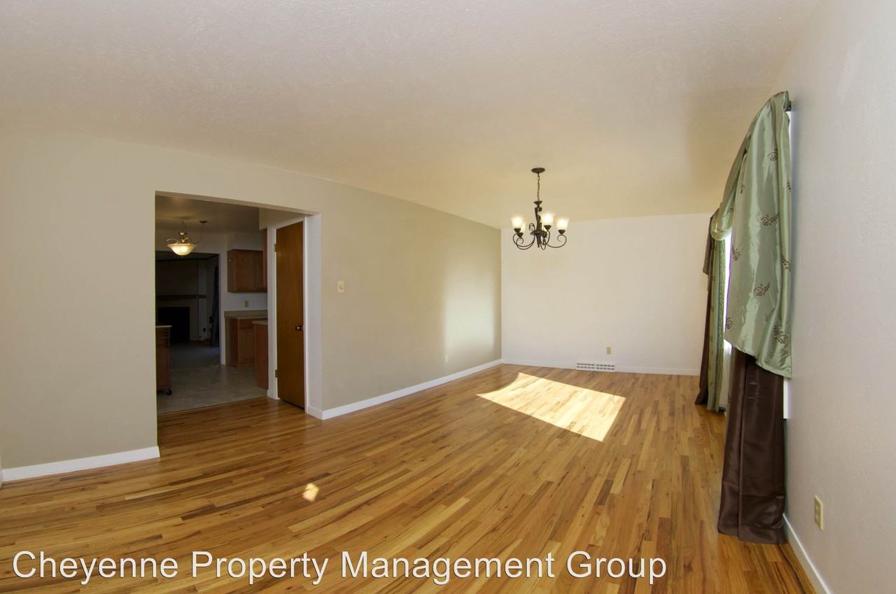 3412 E 11th St - Photo 2 of 13