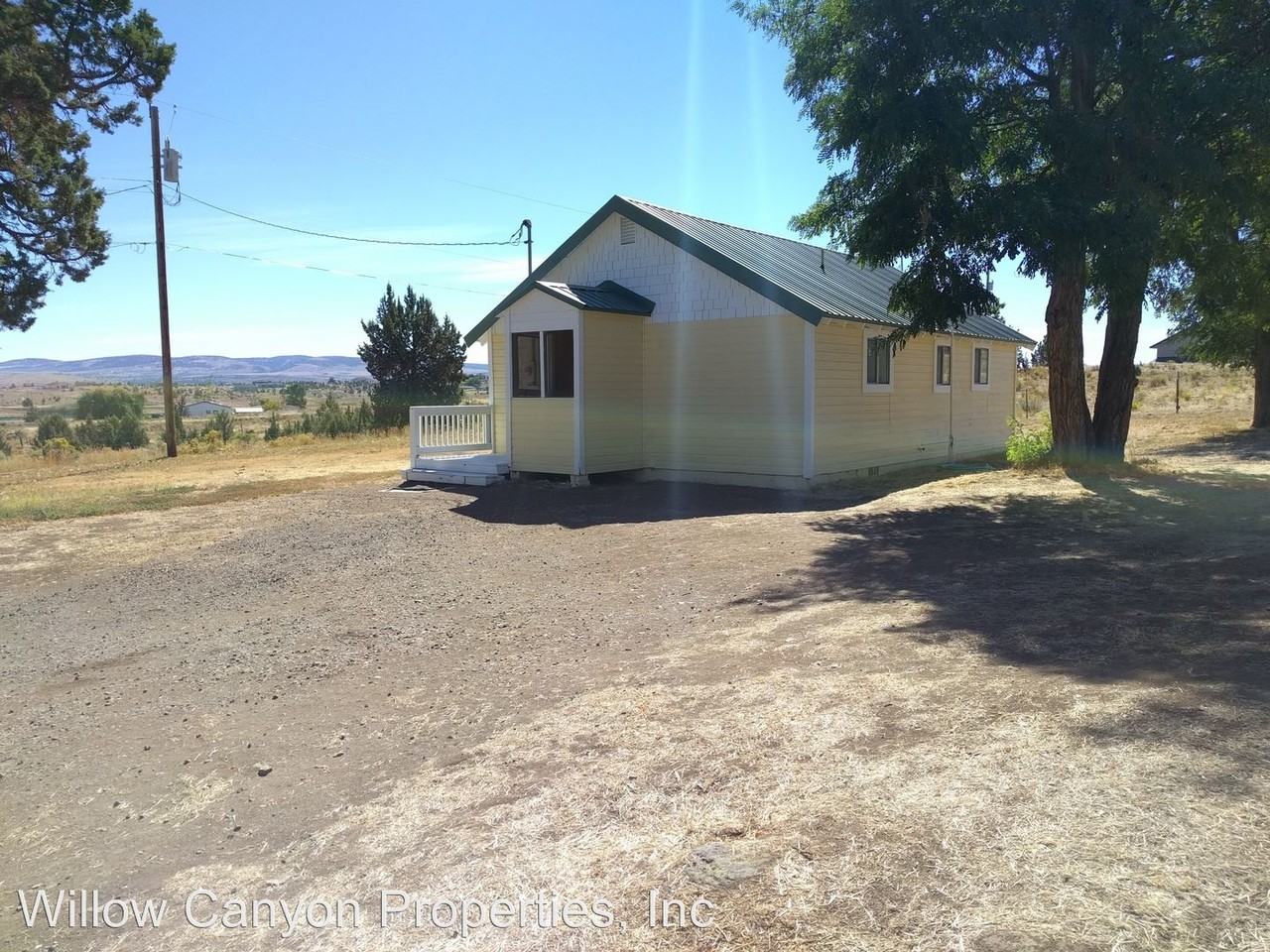 1872 NE Brown Dr - Photo 2 of 9