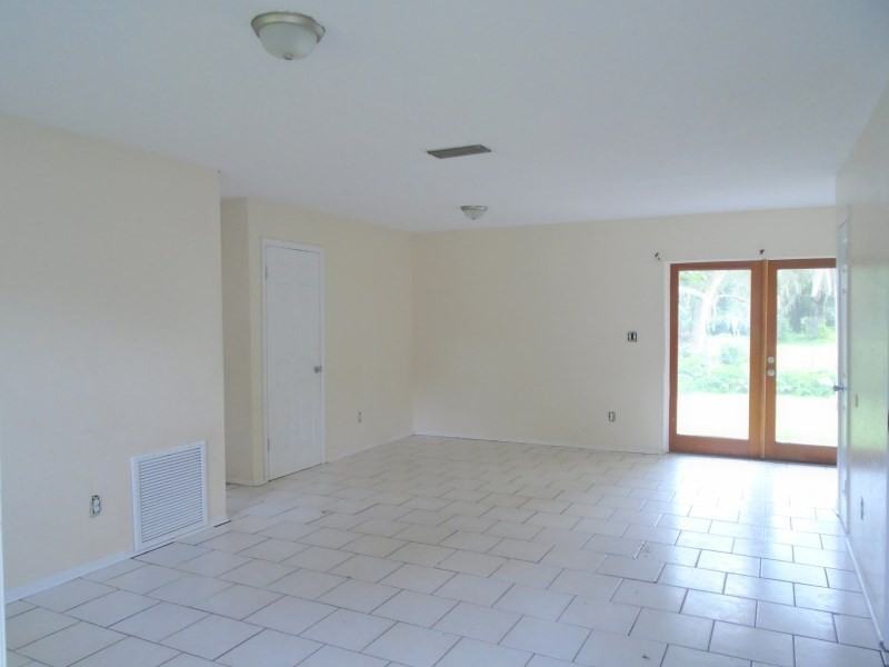 37422 Warren Ave - Photo 2 of 8